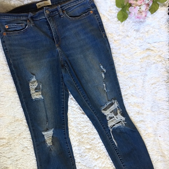 BOGO 🦋Gap distressed Jeans - Picture 4 of 4